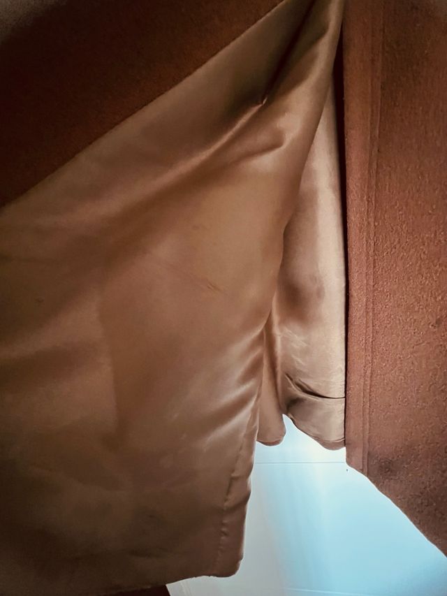 Abrigo con vuelo de paño marron