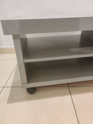 Mesita con ruedas