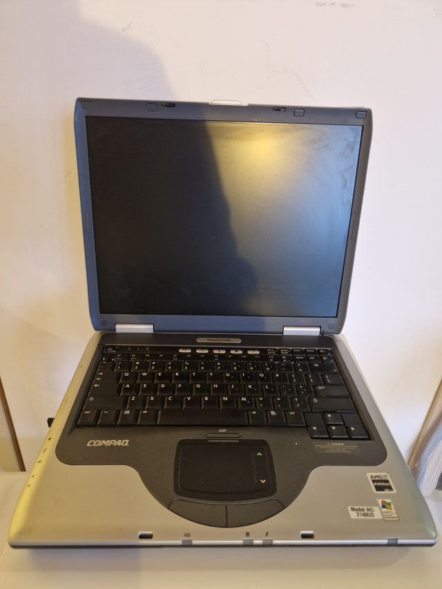 Compaq presario 2104EA