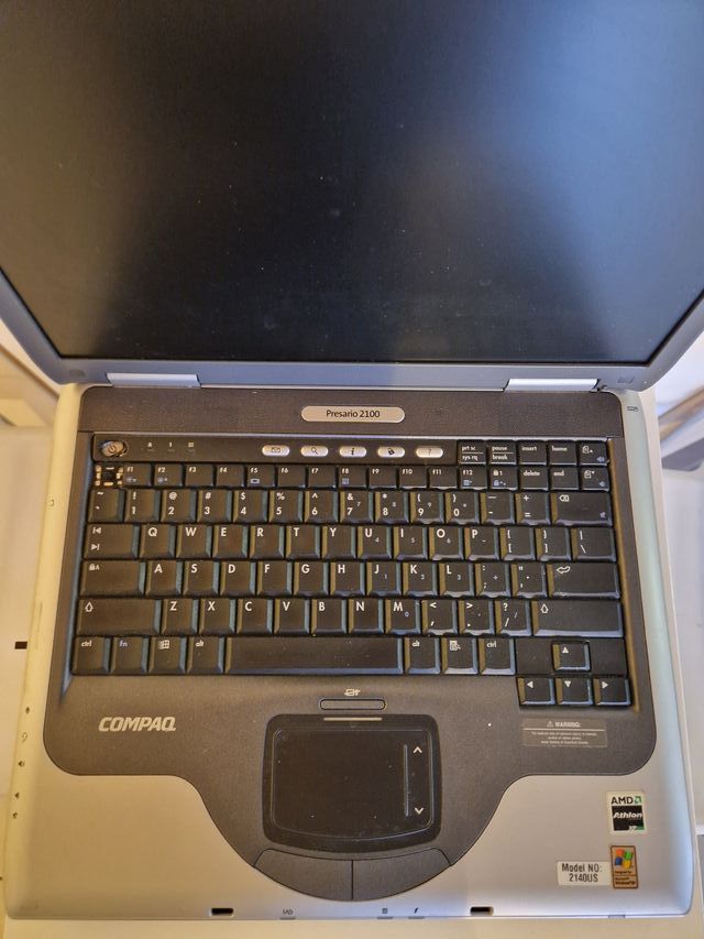 Compaq presario 2104EA