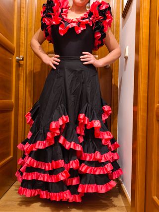 Traje de flamenca con mantoncillo
