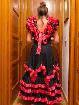 Traje de flamenca con mantoncillo