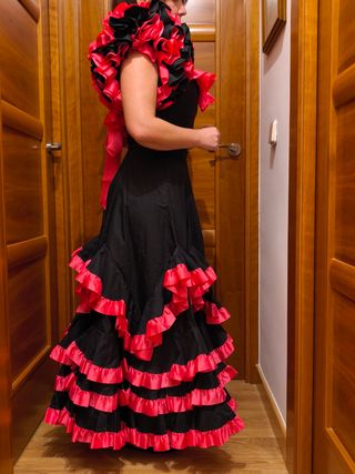 Traje de flamenca con mantoncillo