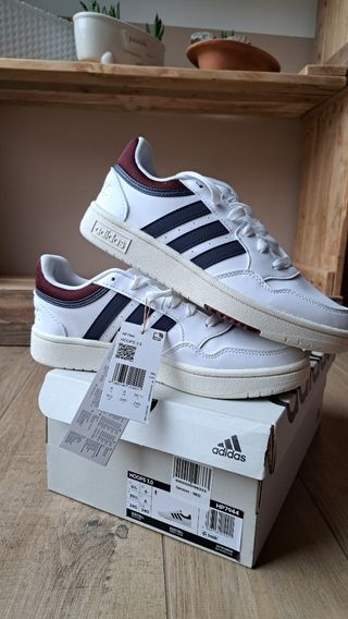 Scarpe Adidas Hoops n. 39⅓