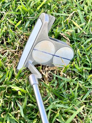 Palo de Golf Odyssey 2 ball blade