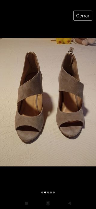 Zapatos de tacón elegantes