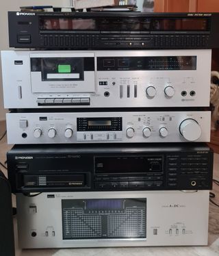 Equipo de música Pioneer y Sansui