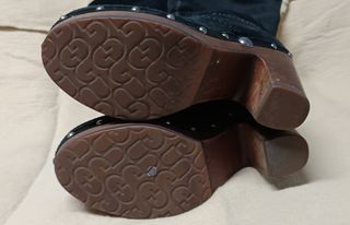 Botas UGG hasta la rodilla negras de ante.