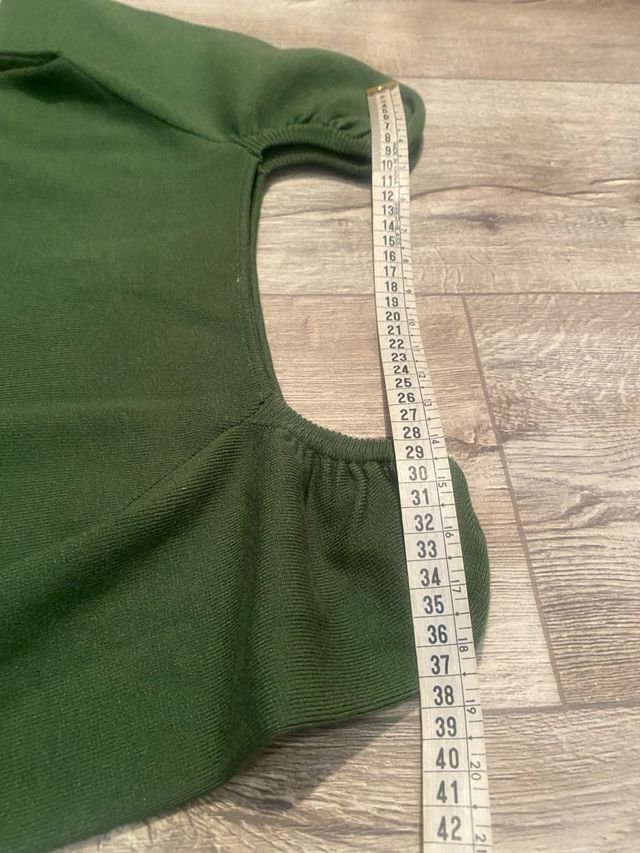 Maglioncino femminile con maniche a sbuffo