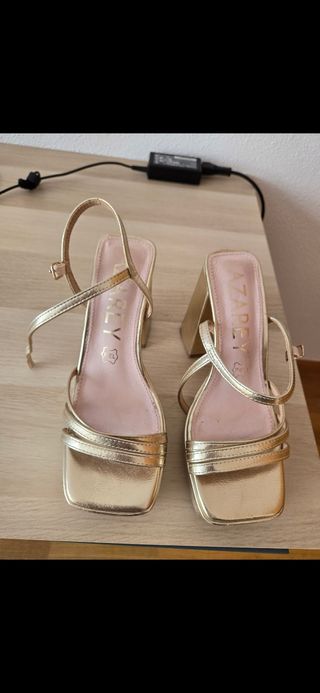Zapato piel tacón ancho dorado Azarey (1 uso)