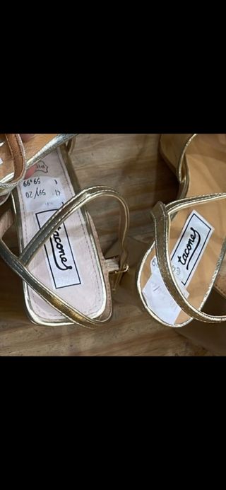 Zapato piel tacón ancho dorado Azarey (1 uso)