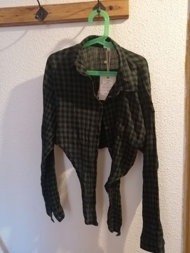 Blusa cortita y anudada