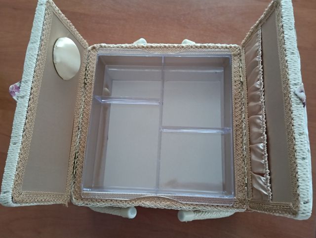 Caja costura o caja para pelo y ganchos de fallera