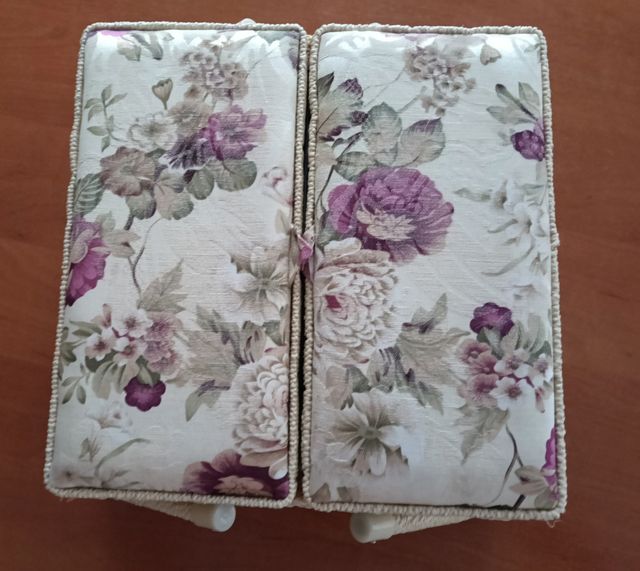 Caja costura o caja para pelo y ganchos de fallera