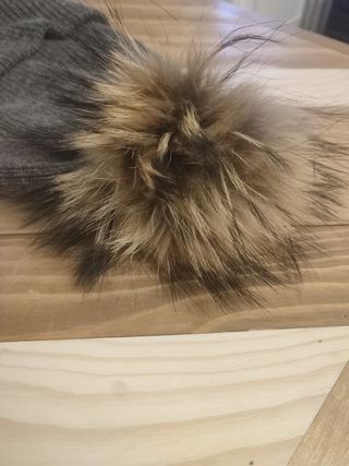 Gorro gris pompón angora
