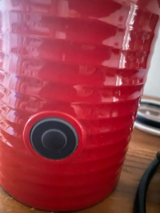 Nespresso Vertuo negra  Aeroccino rojo !