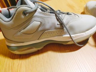 Jordan stay loyal 3 gris