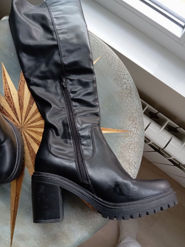 Botas altas de piel con tacón grueso