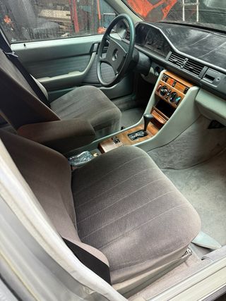 Mercedes-Benz W124 300e 1985