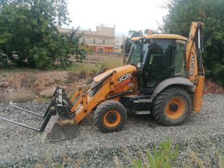 Limpieza de parcelas y excavaciones.
