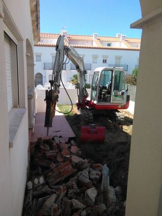 Limpieza de parcelas y excavaciones.
