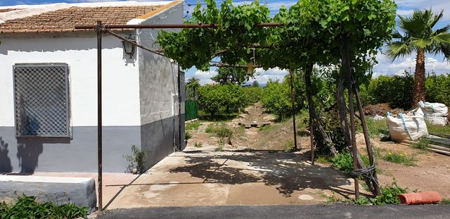 CASA CON TERRENO BENIAJAN