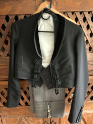 Traje corto de señora 