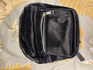 Mochila negra terciopelo 