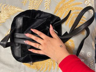 Mochila negra terciopelo 