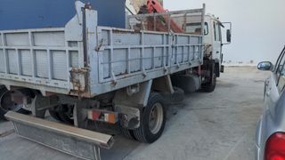Camion Volvo fl6 grúa pluma basculante