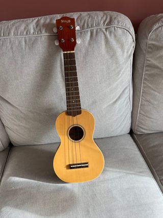 Ukelele Stagg US60S con Funda