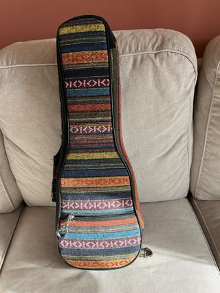 Ukelele Stagg US60S con Funda