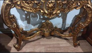 Consola de madera dorada
