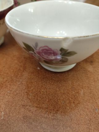 4 bols  de porcelana china y 1 inglesa