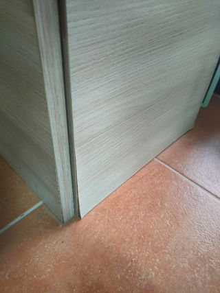 Mesa y vitrina de salón 