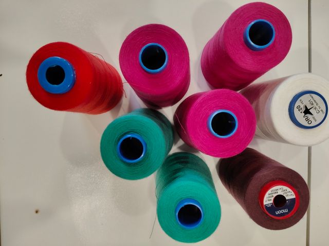 Conos de hilo 2€ ud