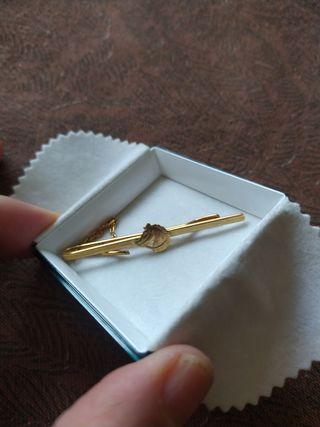 Pisacorbatas plata bañado oro
