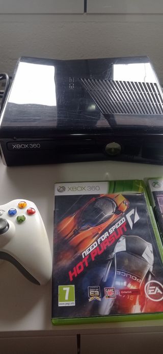 Xbox 360 negra con juegos 