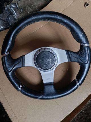 Volante momo