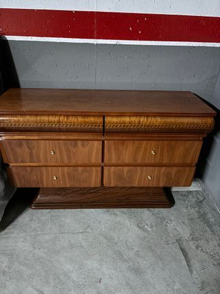 Mesas de noche y cómoda con espejo