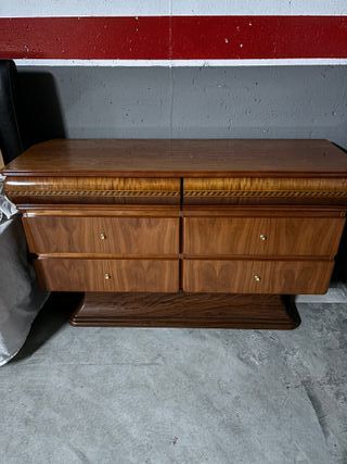 Mesas de noche y cómoda con espejo