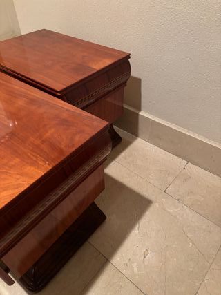 Mesas de noche y cómoda con espejo