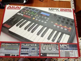 Akai professional MP 225 tastiera MIDI