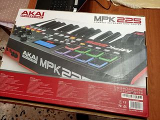 Akai professional MP 225 tastiera MIDI