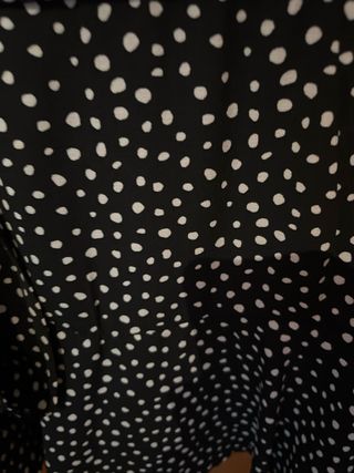 Falda negra con lunares blancos