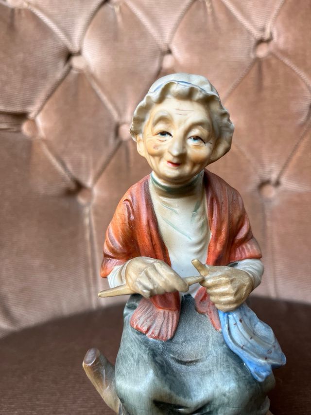 Figura porcelana abuelita