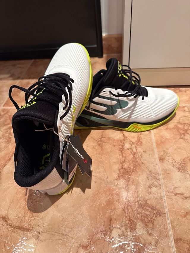 Zapatillas Bullpadel Vertex Vibram 25V Blanco