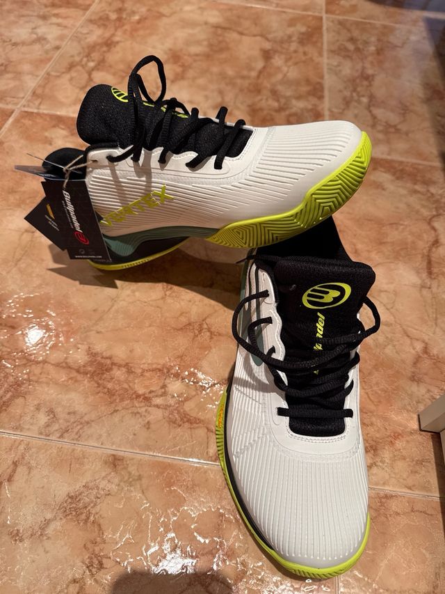 Zapatillas Bullpadel Vertex Vibram 25V Blanco