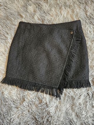 Minifalda negra flecos