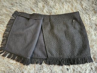 Minifalda negra flecos